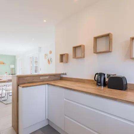 Bright And Renovated House For 8 People Parking *