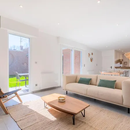 Bright And Renovated House For 8 People Parking Guest house