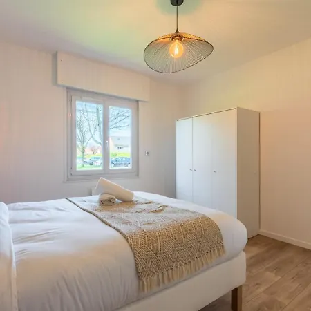 Bright And Renovated House For 8 People Parking Guest house *