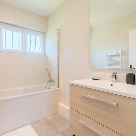 Πανσιόν Bright And Renovated House For 8 People Parking Marcq-en-Baroeul