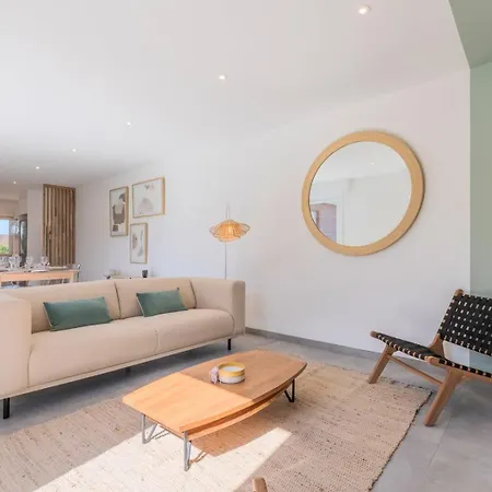 Bright And Renovated House For 8 People Parking 4*