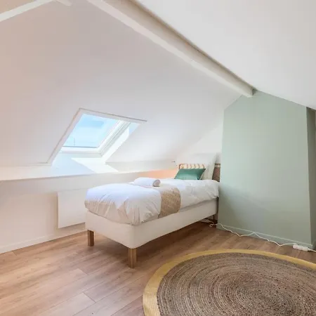 Bright And Renovated House For 8 People Parking Guest house