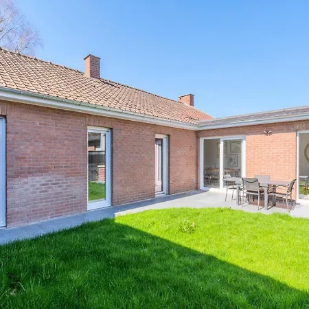 Bright And Renovated House For 8 People Parking Guest house