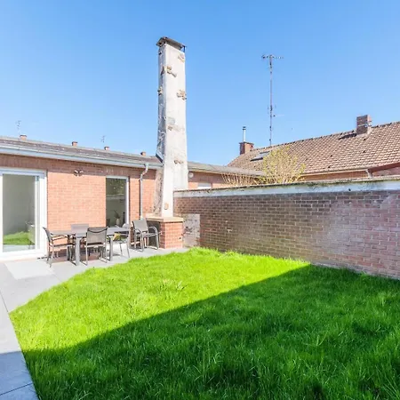 Guest house Bright And Renovated House For 8 People Parking *